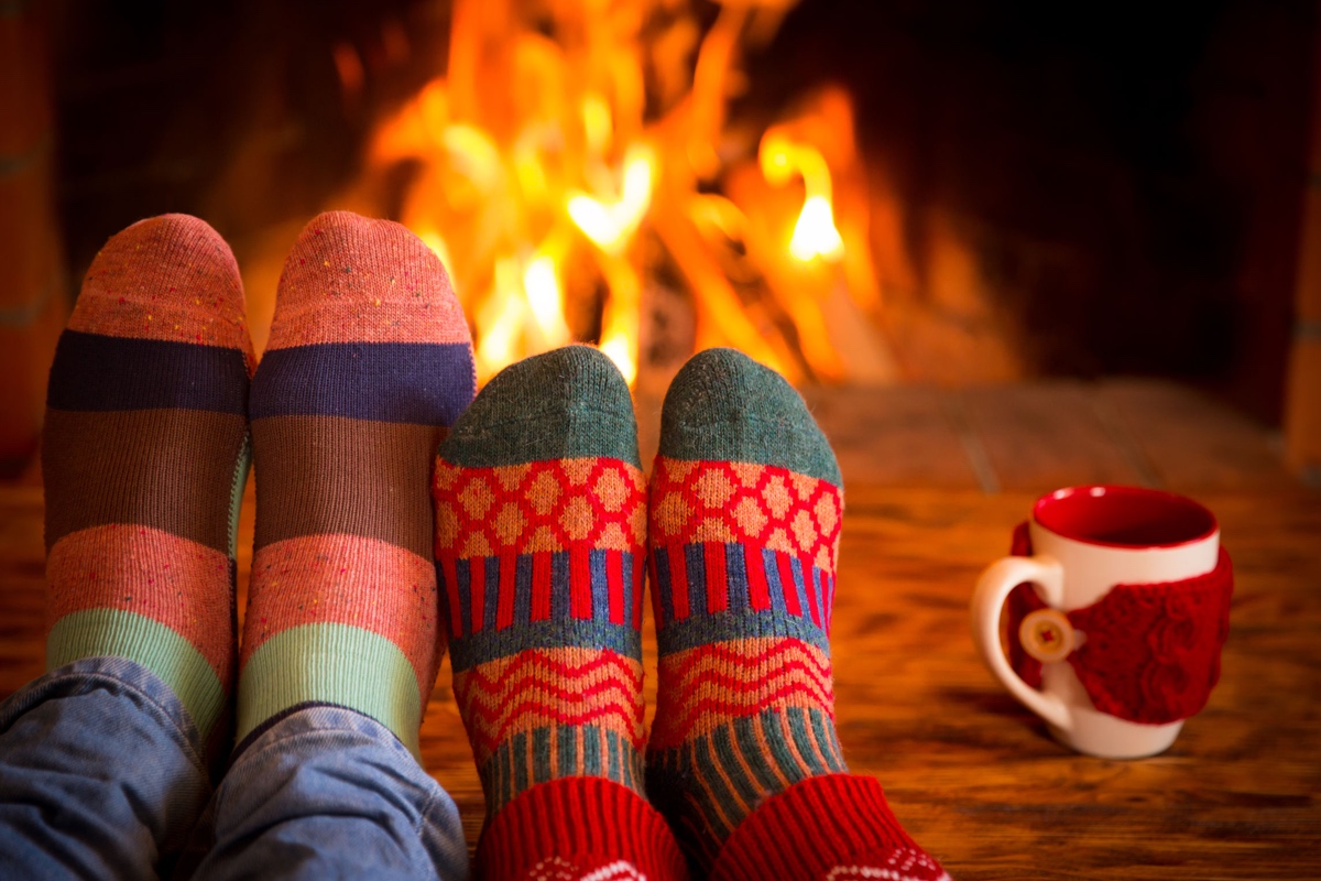 two people reducing stress during the holidays